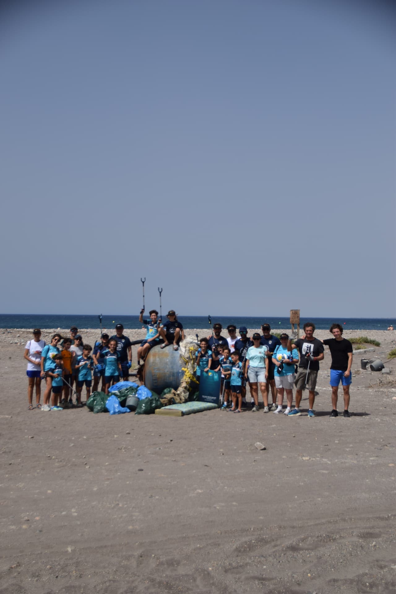 Limpieza de playas junto  al C.F. Retamar-El Toyo y Clean Ocean Project