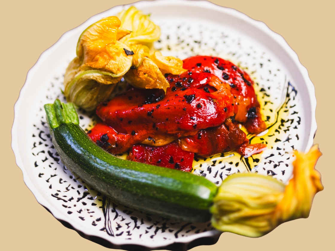 Pimientos asados con flor de calabacín