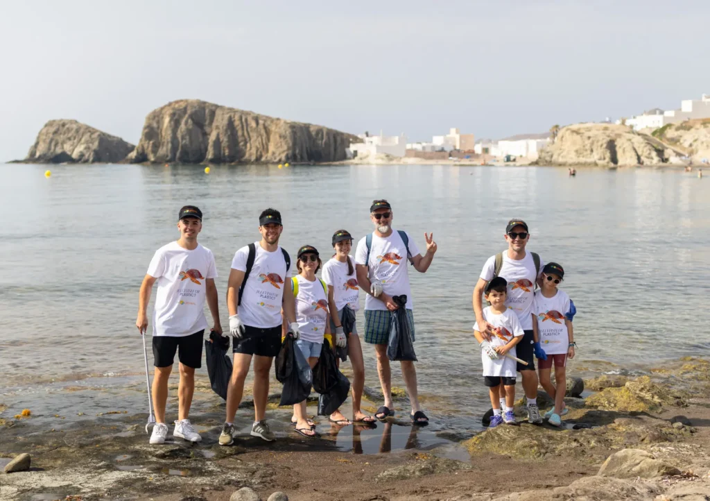 Limpieza de playas y fondos marinos en el Parque Natural Cabo de Gata-Níjar junto a la Red de Vigilantes Marinos