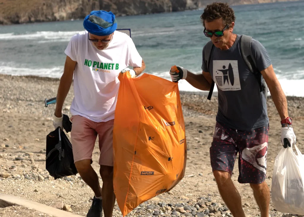 Limpieza de Playas en Las Negras (Almería). BioLitoral + Ocean Clean Project