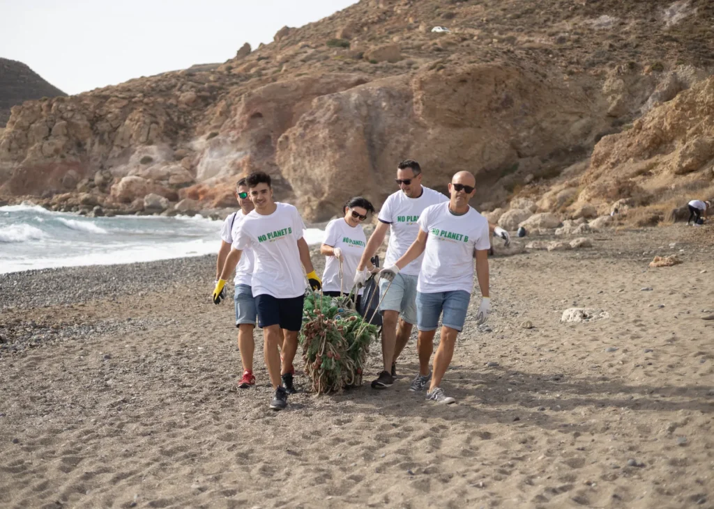 Limpieza de Playas en Las Negras (Almería). BioLitoral + Ocean Clean Project